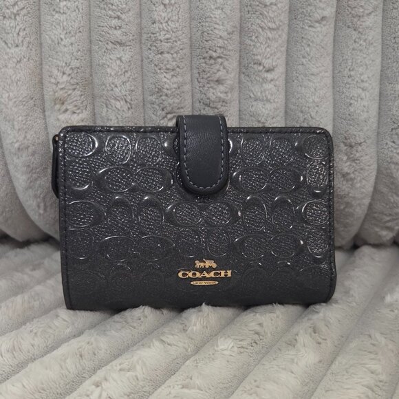 Coach Medium Corner Zip Wallet in Signature Debossed Patent Leather Charcoal - Picture 1 of 8